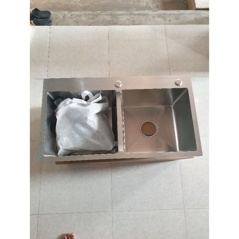 Chậu đúc rửa bát,chén 8245 SUS 304 2 hố cân.Tặng bộ xả.