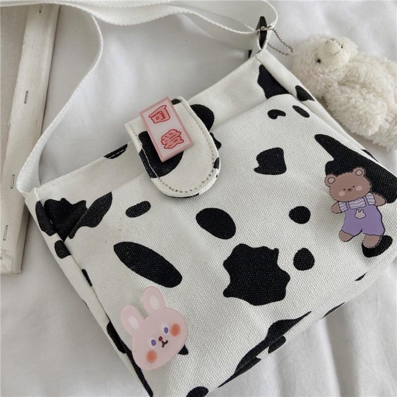 Túi đeo chéo bò sữa ulzzang tặng kèm 2 huy hiệu xinh xắn