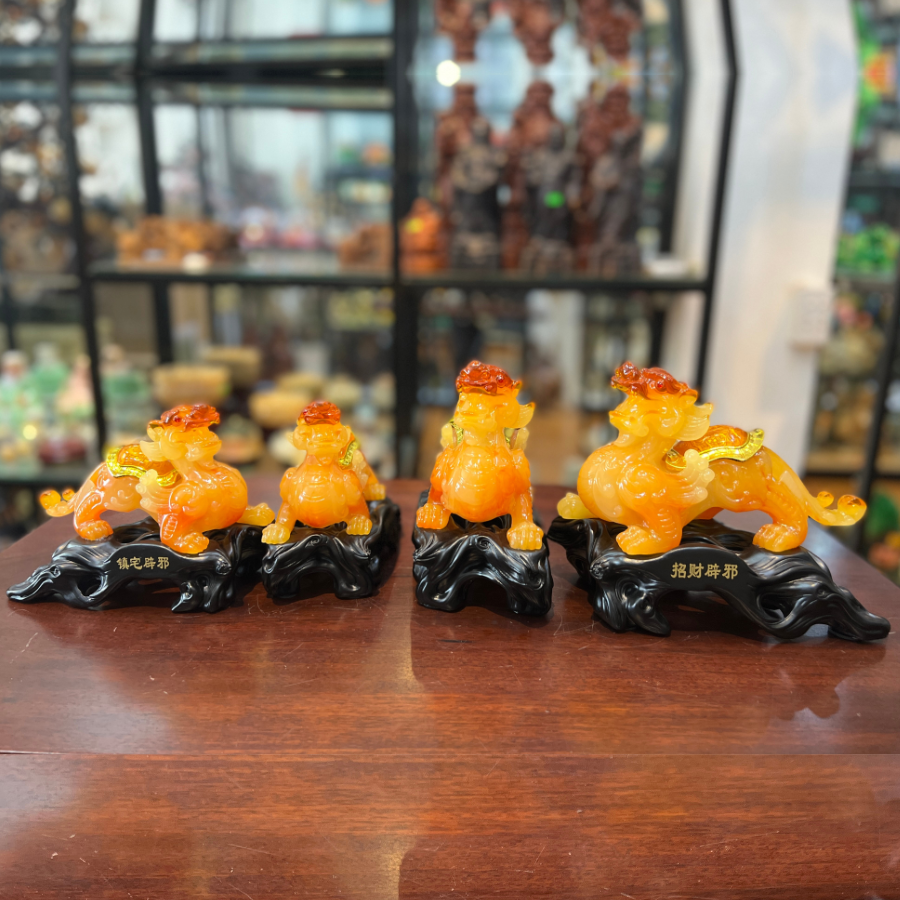 Tỳ Hưu Phong Thủy Poly Màu Vàng Chữ Phúc