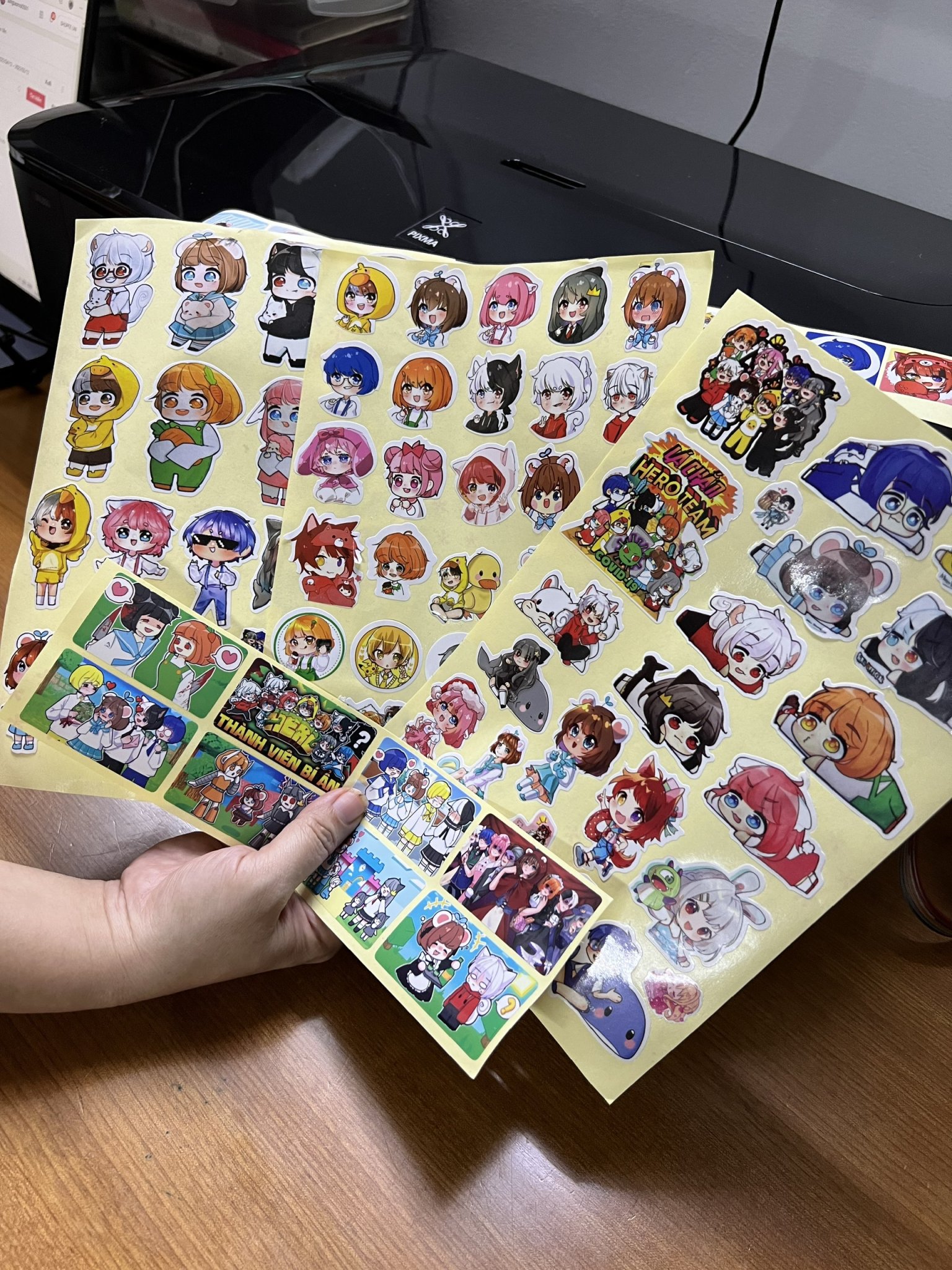 Set 70 Sticker hình nhân vật siêu anh hùng Hero Team