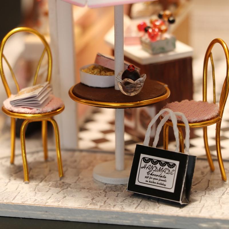 Đồ Chơi Mô Hình DIY Lắp Ráp Gỗ Mô Hình Tiệm Bánh Kẹo Chocolate Tuyệt Vời Mini Thu Nhỏ C007 Có Đèn