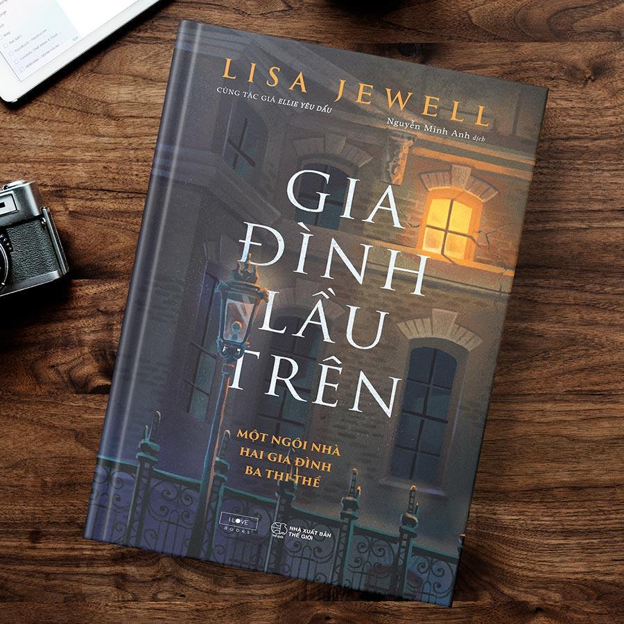 Cuốn sách: Gia Đình Lầu Trên