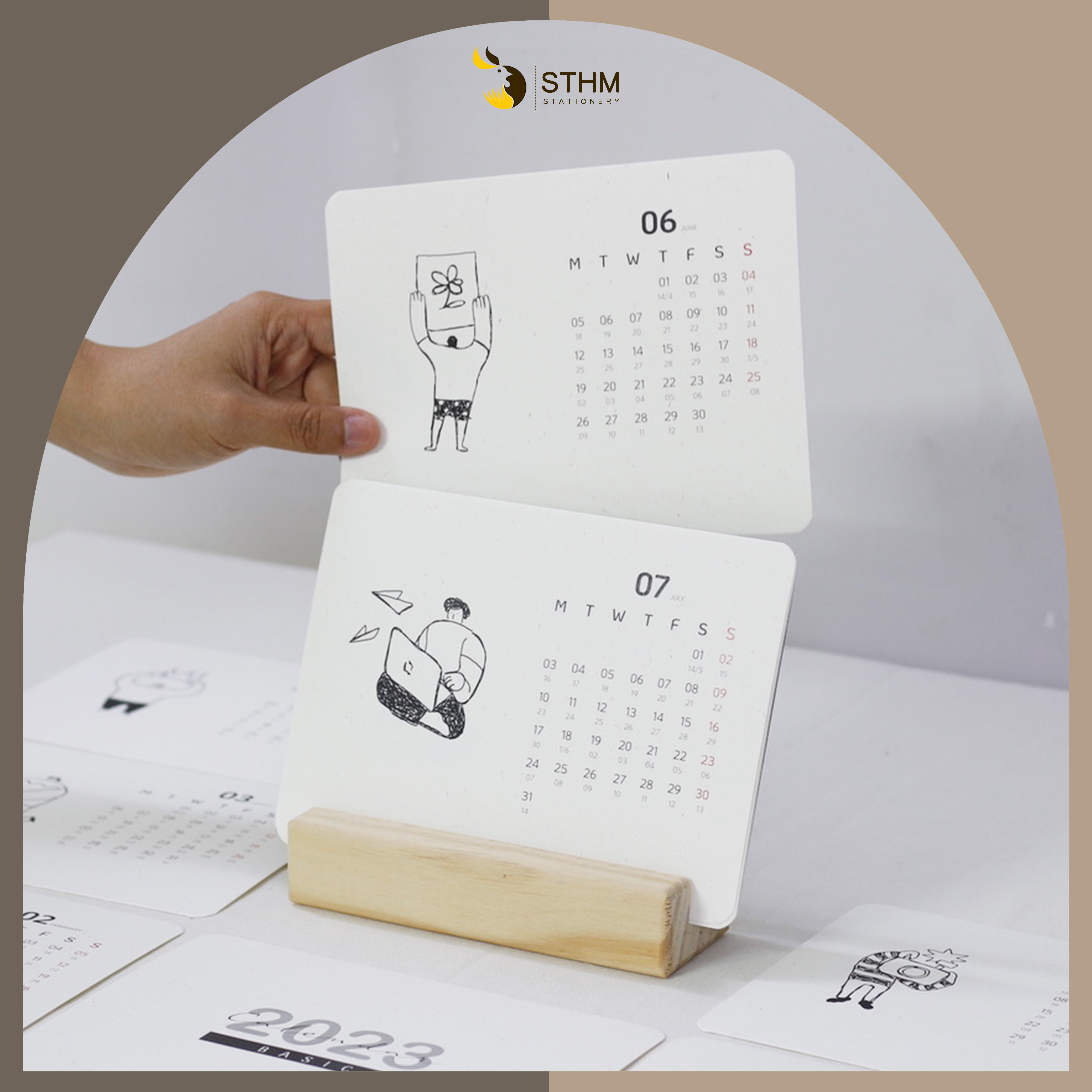 [STHM stationery ] - Lịch bàn đế gỗ 2023 - Basic - Tặng 12 sticker - Giấy mỹ thuật 220gsm - Có lịch âm dương