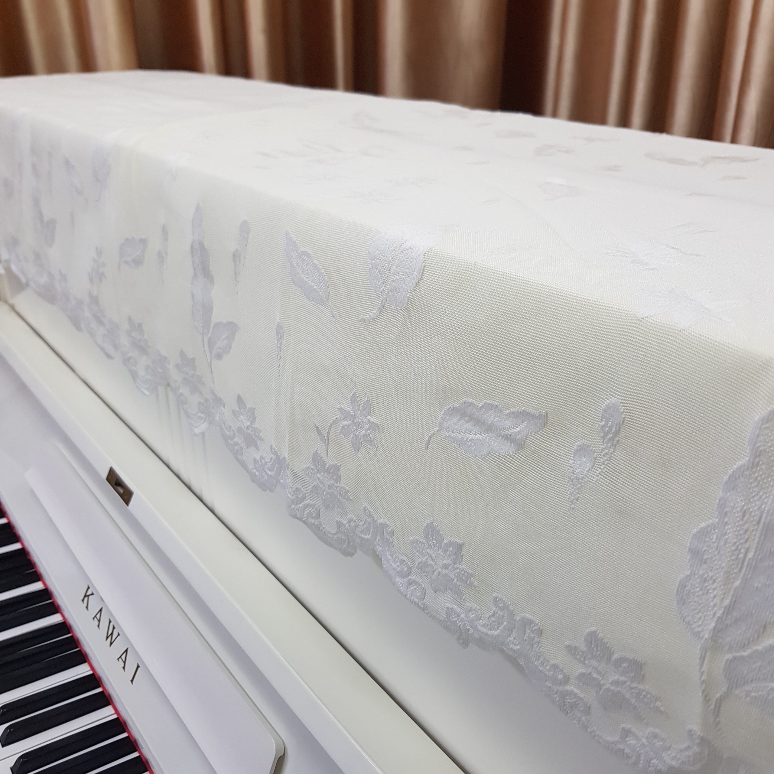 Khăn Phủ Đàn Piano ren trắng họa tiết chiếc lá