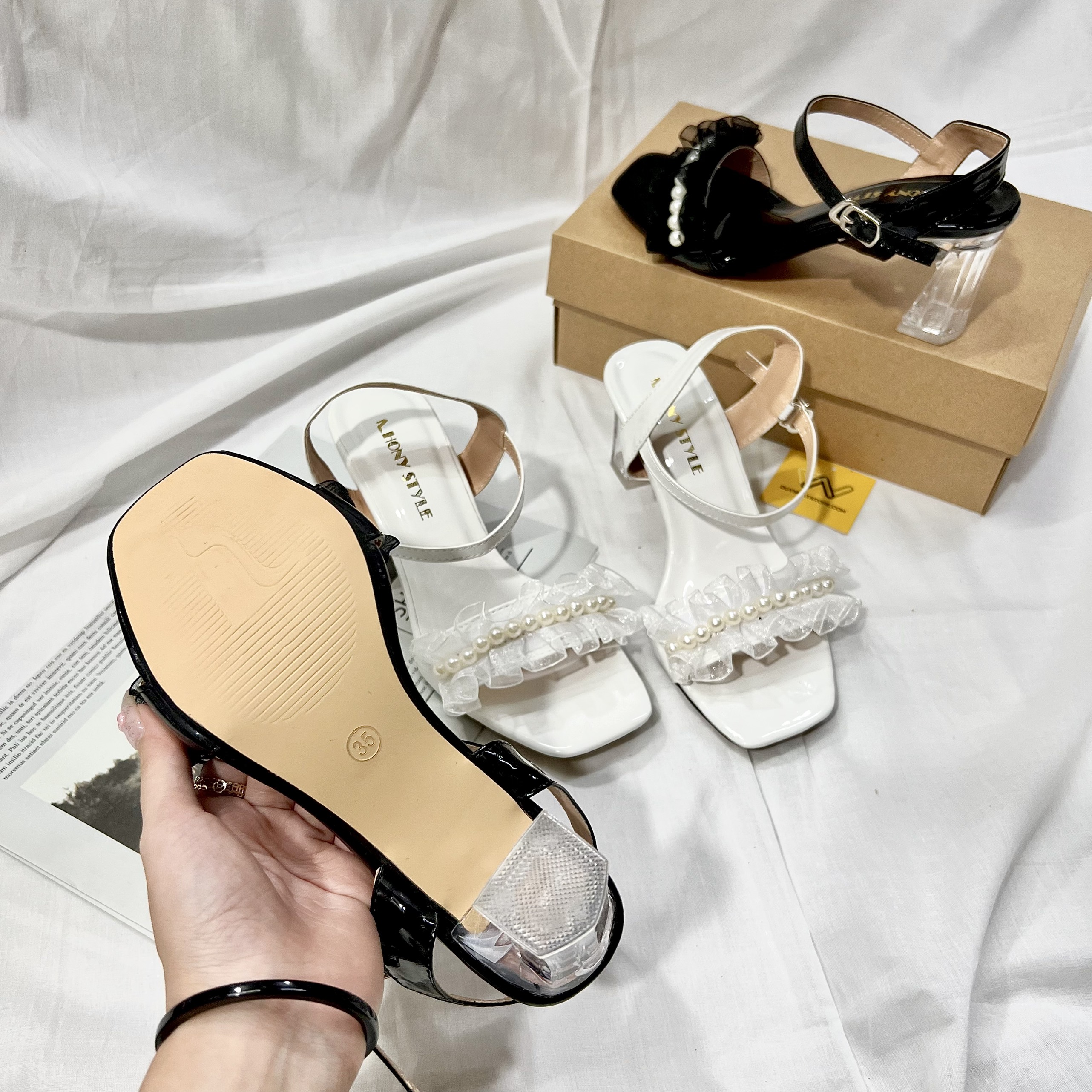 Giày Sandal Cao Gót 7cm Duy Nhật Store Phối Hàng Ngọc Nhún Gót Vuông Trong Sang Trọng Đơn Giản Thanh Lịch Màu Đen Trắng