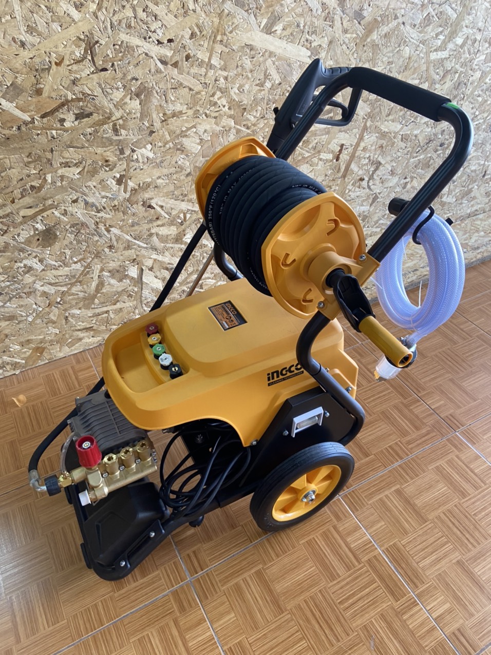 Máy xịt rửa áp cao HPWR30008 hiệu INGCO