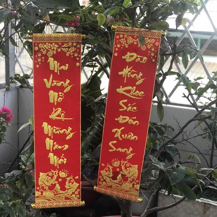 1 đôi câu đối đỏ, liễng trang trí tết in chữ Việt Nam làm từ vải nhung đẹp