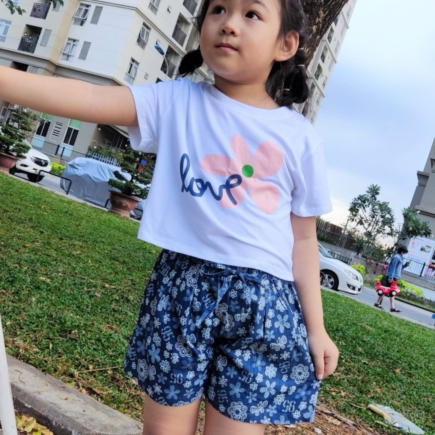 G1210 Set áo thun trắng quần ngắn bé gái