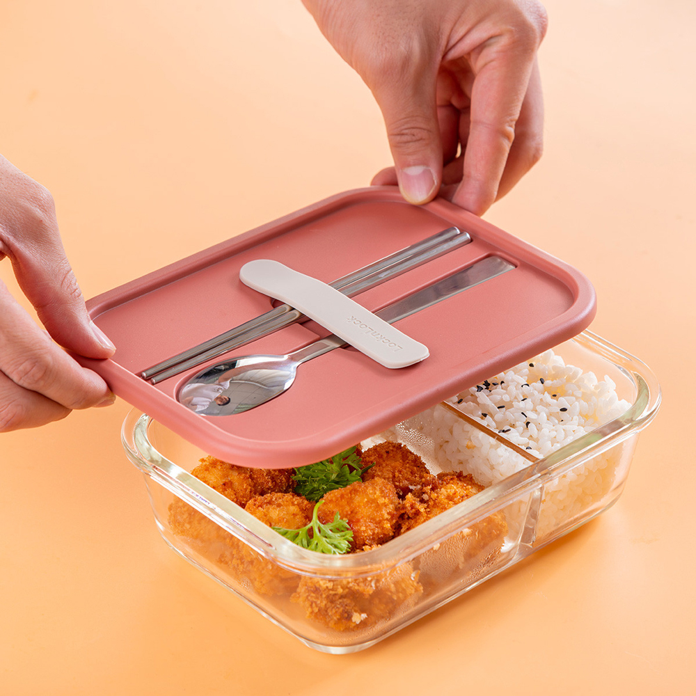 Hộp cơm thủy tinh Lock&amp;Lock chia ngăn kèm muỗng đũa 930ml màu hồng LLG991CLPIK - Hàng chính hãng, dùng được lò vi sóng - JoyMall