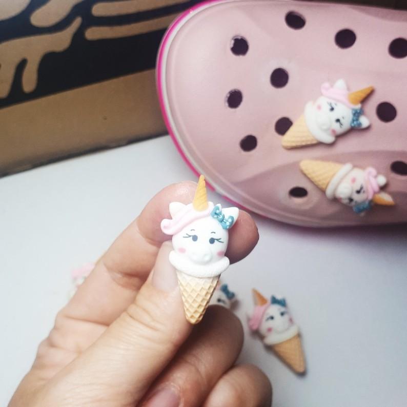 Jibbitz loại nút sticker cài dép crocz, dép sục hình que kem unicorn kỳ lân