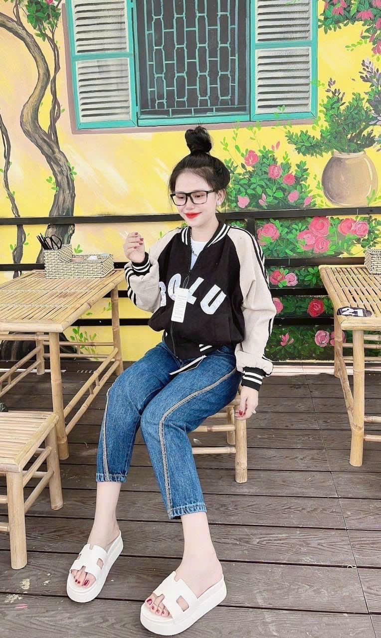 Áo Khoác Nữ Dáng Lửng Có Chất Liệu Vải Nhung 2 Lớp Dáng Form Rộng Hình Thêu Siêu Sắc Nét Áo Đẹp Hàng Hot Trend HTM FASHION