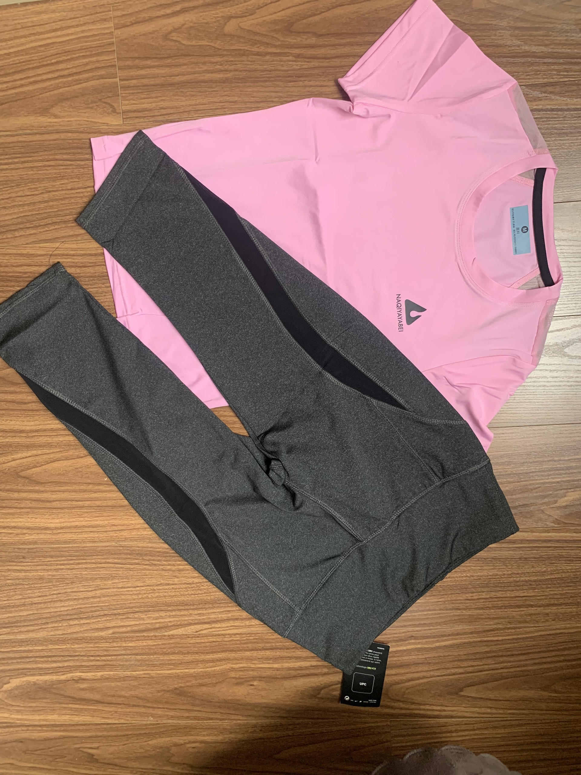 SET ĐỒ NỮ GỒM QUẦN LEGGING LỬNG VÀ ÁO THUN NỮ NGẮN TAY ĐA NĂNG