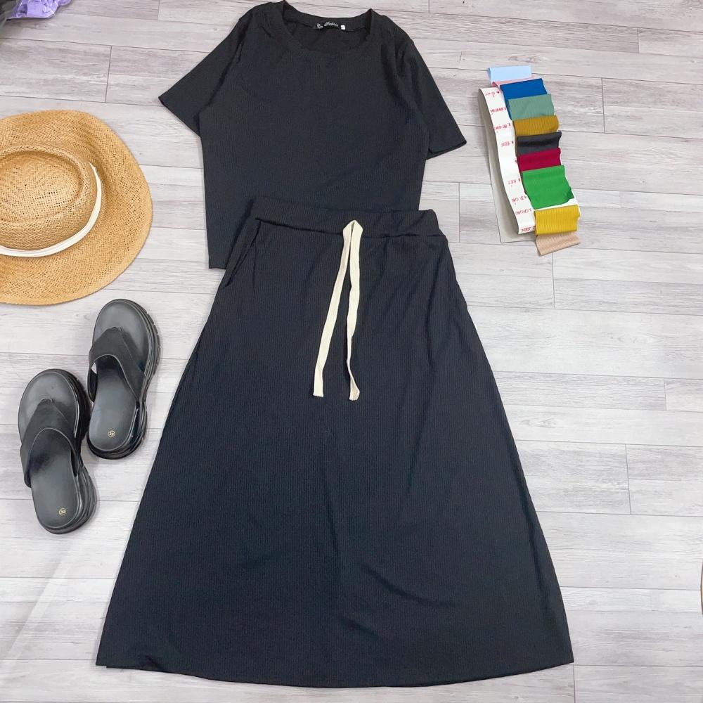 Bộ váy thun dài bigsize gồm áo thun tay ngắn cổ tròn croptop kết hợp chân váy xẻ thun dài có dây - SET17 - Màu Đen