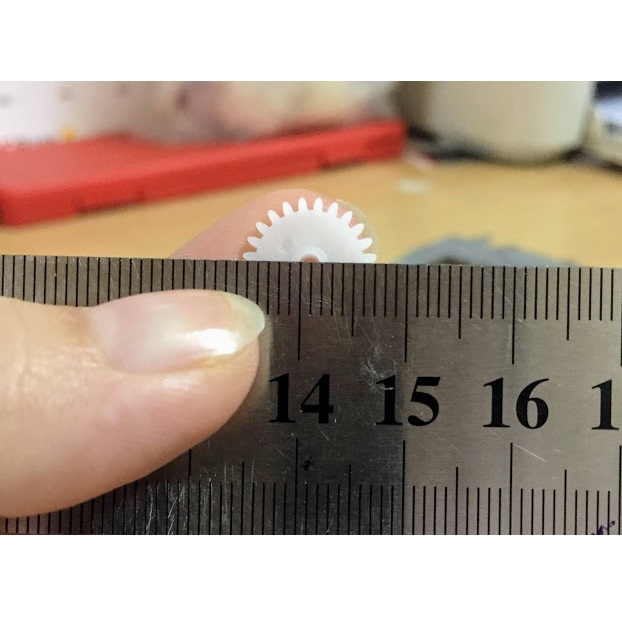 Bánh răng nhựa 24 răng lỗ trục 1.9mm dùng để chế tạo đồ chơi, giá bán 1 bánh răng