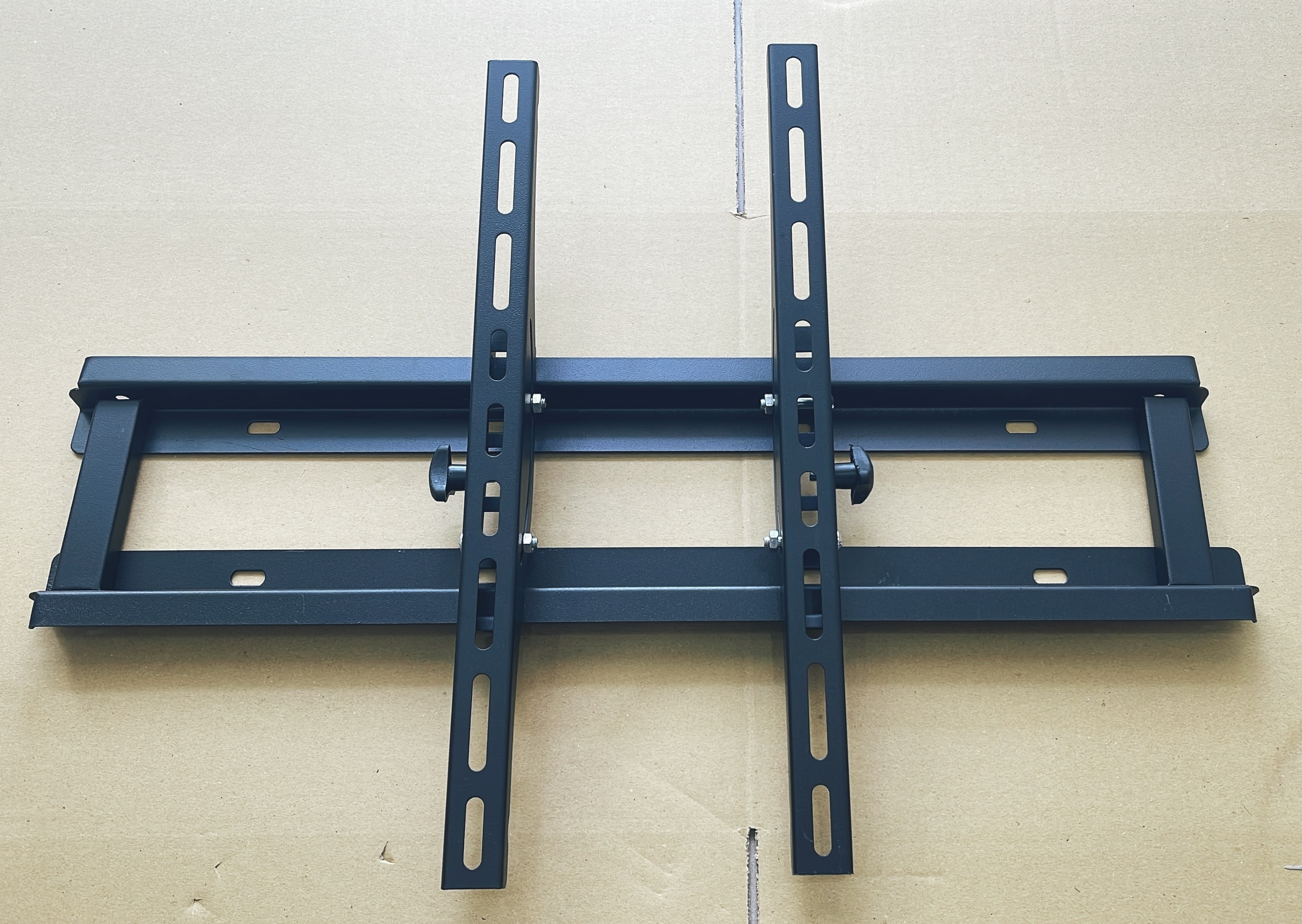 Khung treo tivi nghiêng CP từ 19-65 inch có thể điều chỉnh góc 15 độ - Hàng Chính Hãng