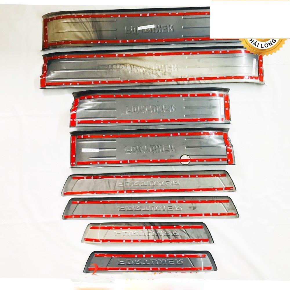 Ốp bậc cửa , nẹp bước chân Toyota Fortuner 2017-2022 cao cấp -mẫu Titan 8 chi tiết