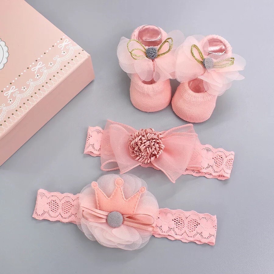 Sét Phụ Kiện Vớ Kèm Băng Đô Và Hộp Quà Xinh Cho Bé