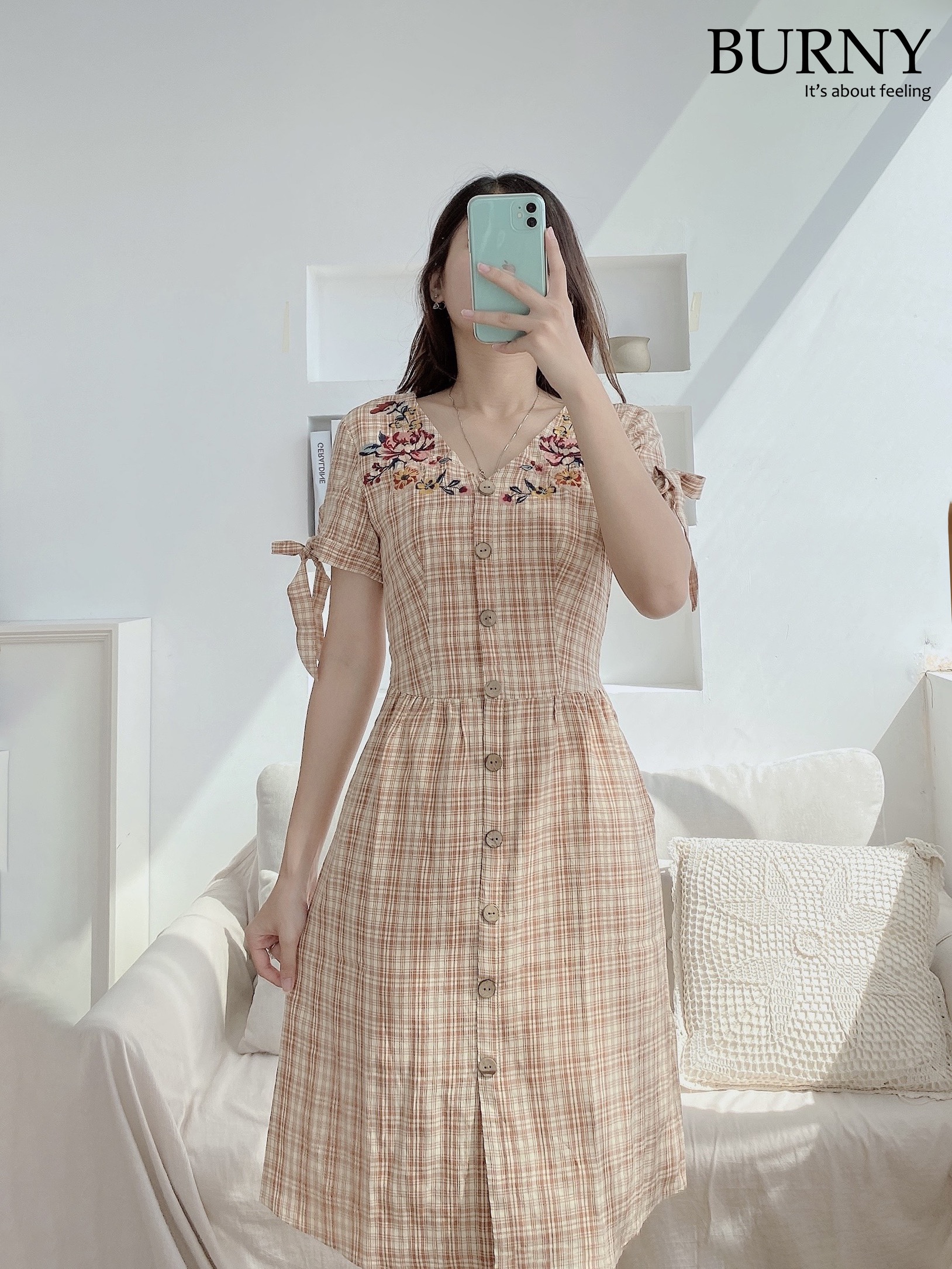 Váy đầm xòe ngắn tay vải kẻ vàng Floral dress Burny V4003549KV