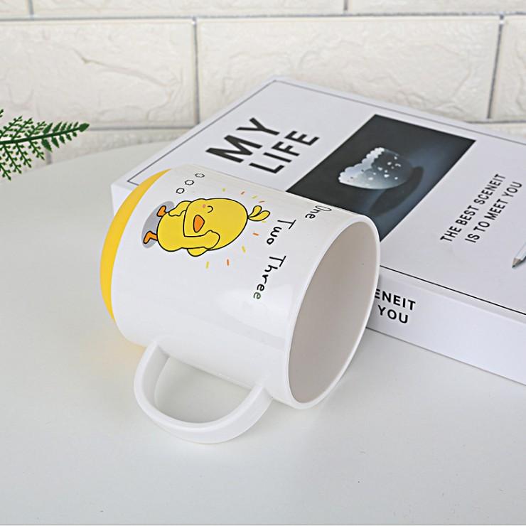 Cốc đánh răng in hình siêu dễ thương cho bé yêu có quai cầm tiện ích- giao mẫu ngẫu nhiên