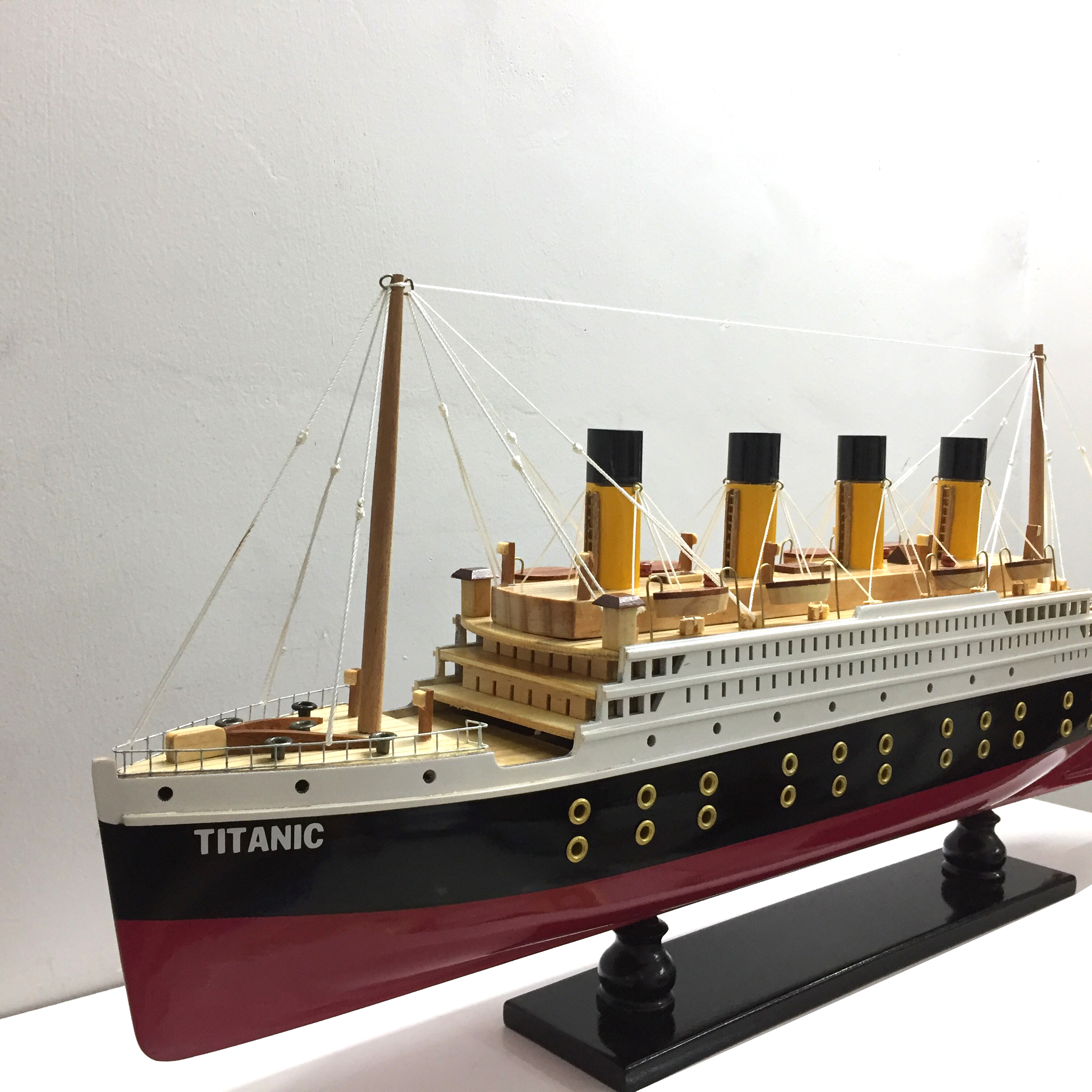 Mô Hình Du Thuyền Gỗ RMS Titanic (Thân 60cm - Gỗ Sơn)