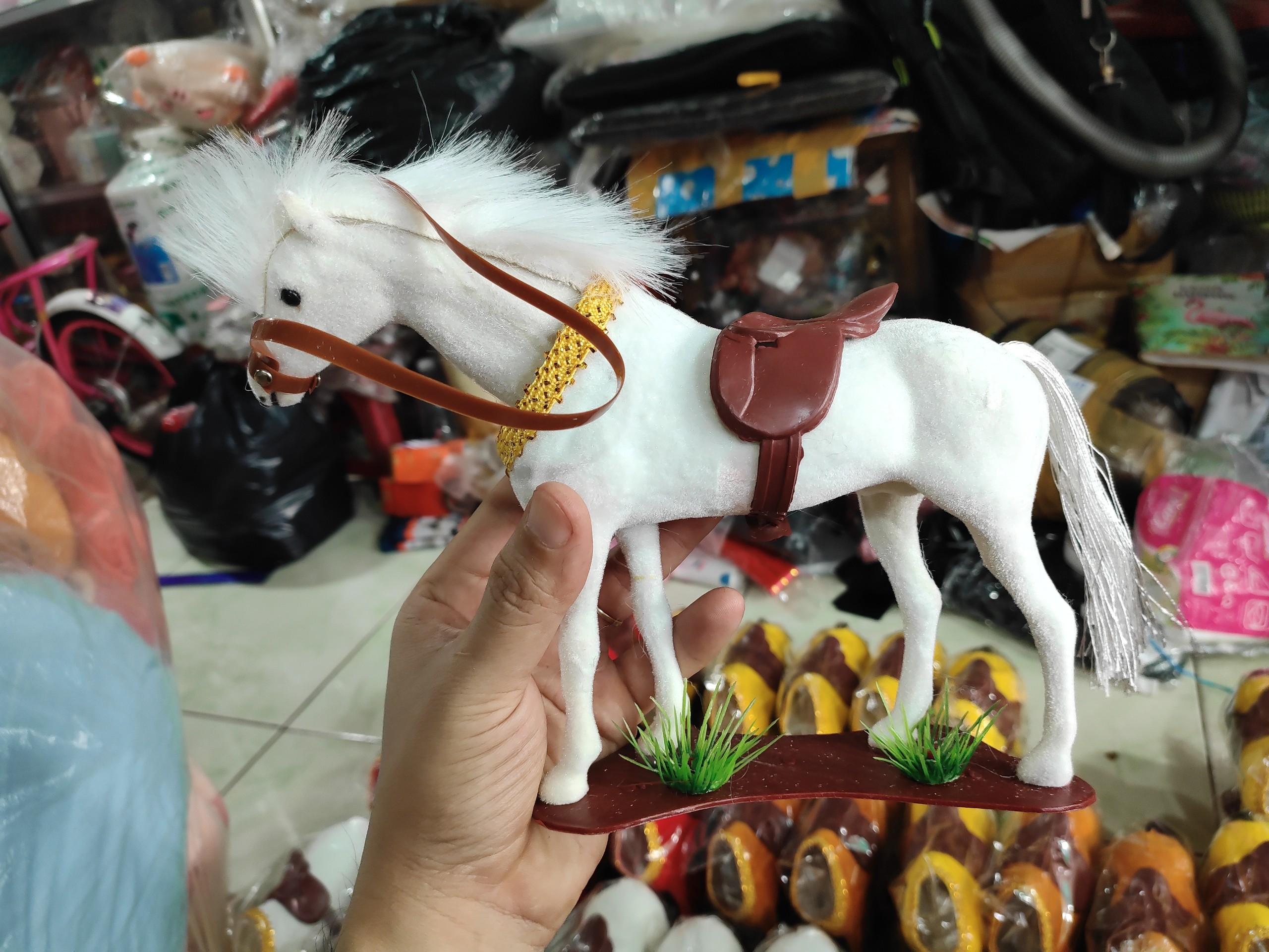 NGỰA LẮC ĐẦU ĐỂ TAPLO Ô TÔ XE HƠI PHONG THỦY - SIZE LỚN