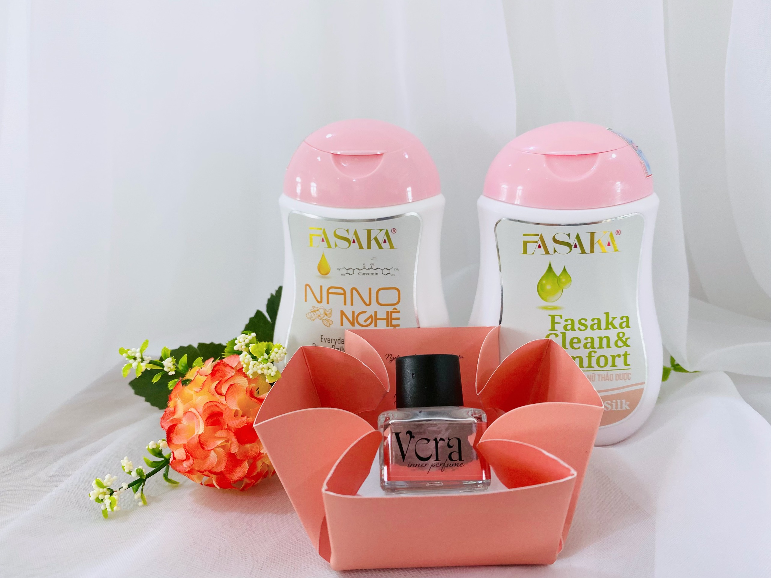 Combo Dung Dịch Vệ Sinh Fasaka Thảo Dược 150g Và Nano Nghệ 150g