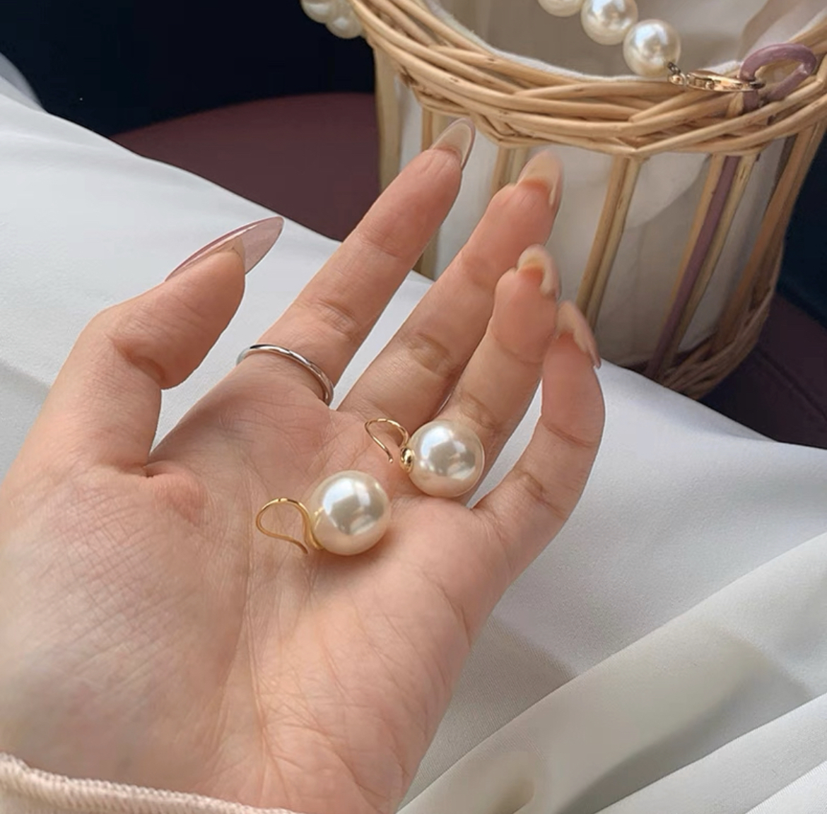 Khuyên tai ngọc móc tai sang trọng