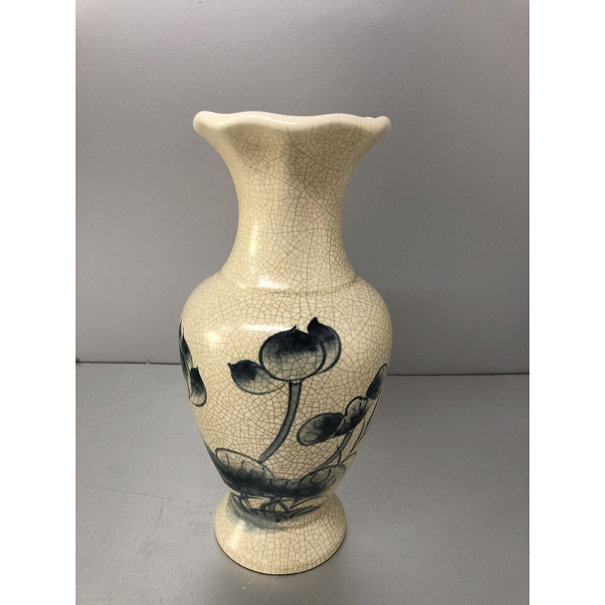 Lọ hoa men rạn vẽ sen , mẫu cổ loe