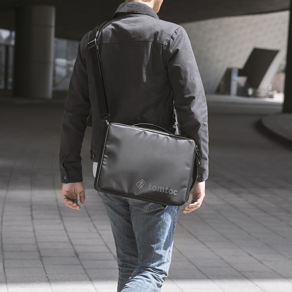 TÚI ĐEO CHÉO TOMTOC URBAN CODURA SHOULDER BAGS FOR ULTRABOOK 15″ BLACK - Hàng Chính Hãng (H14-E02D)