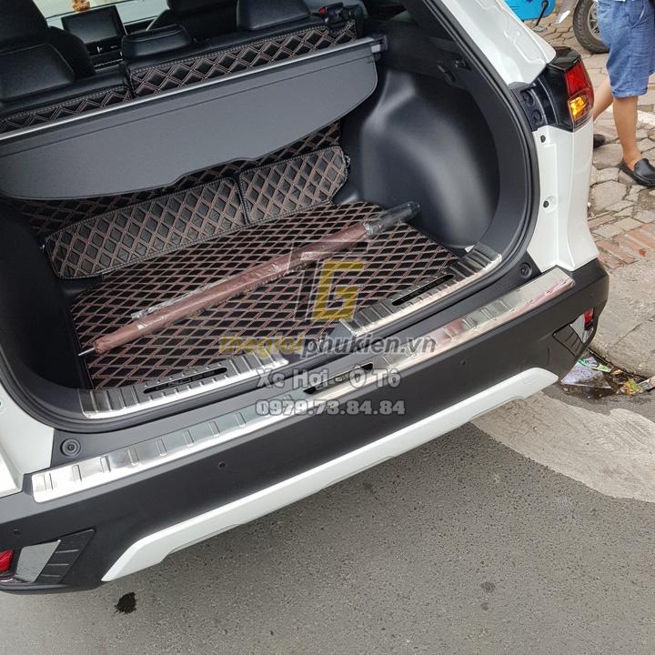 Bộ sản phẩm ỐP BẬC CỐP VÀ BẬC CỬA Inox xe Toyota Cross