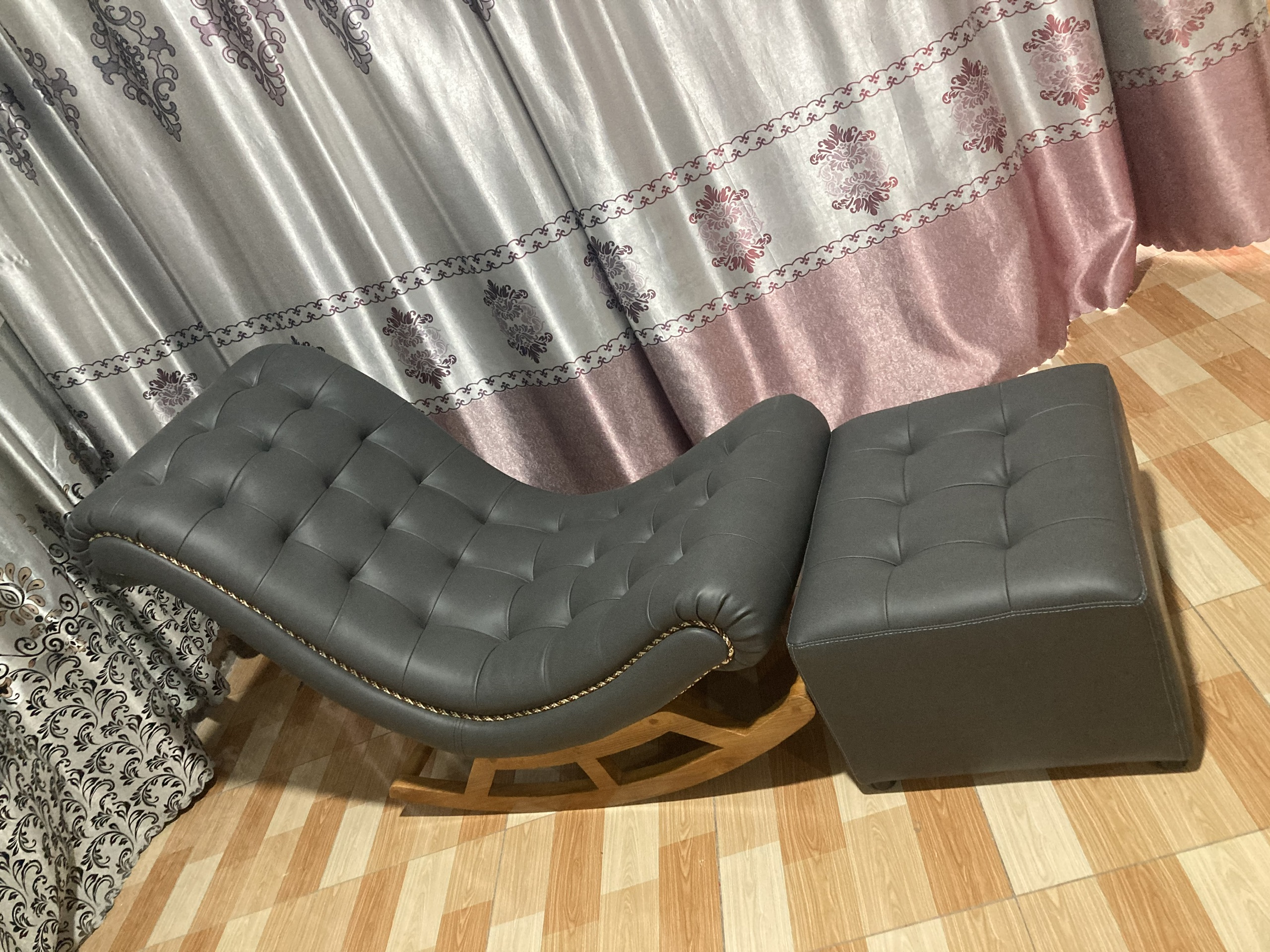 `sofa ,lưới bập bênh ,+ 1 đôn ,tặng kèm 1 gối ',2 màu