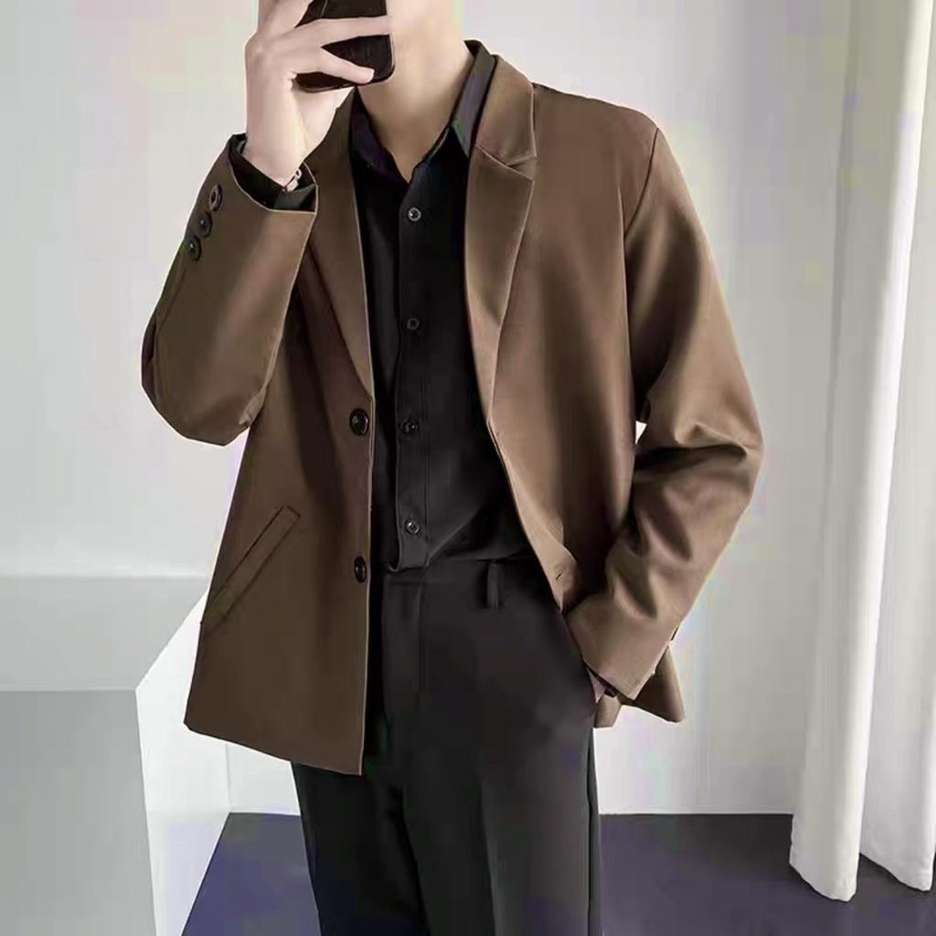 Áo Blazer kết hợp với áo sơ mi mang đến vẻ đẹp nam tính