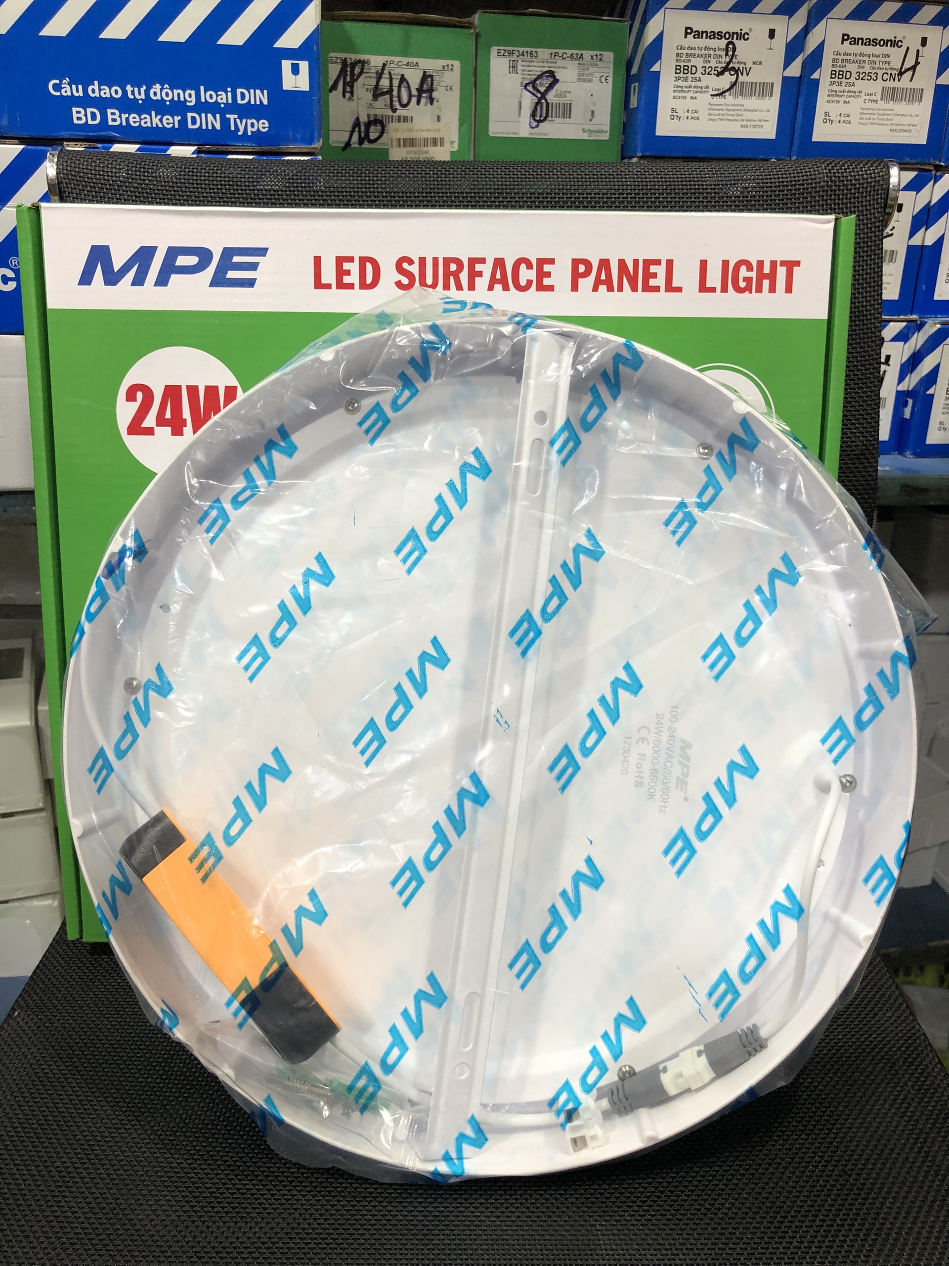 Đèn led panel ốp trần nổi tròn công suất 24W MPE (3 loại ánh sáng trắng-vàng-3 màu)