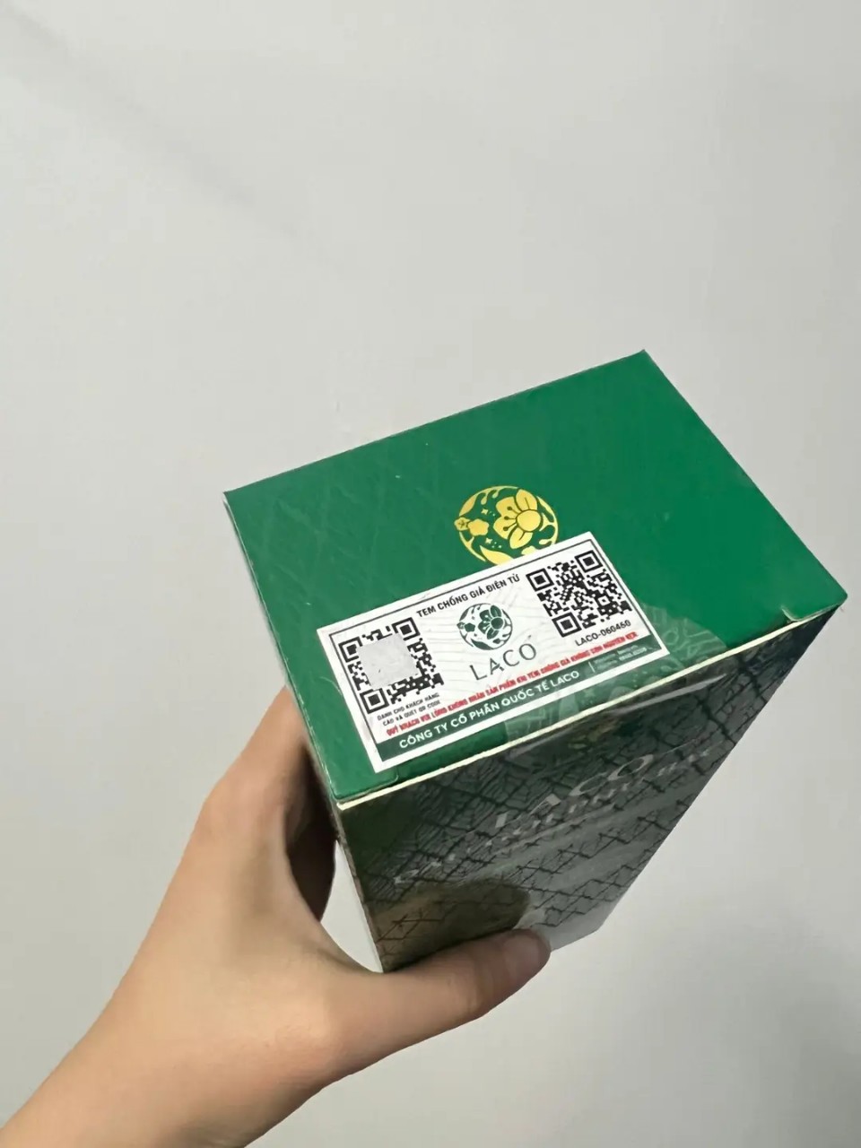 Dầu Gội Phủ Bạc LACO Black Hair, Nhuộm Tóc Đen Thảo Dược Chỉ Sau 9 Phút, Nhuộm Tại Nhà An Toàn 200ml