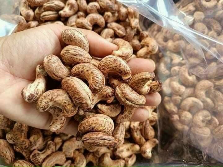 Hạt điều RANG MUỐI xếp hoa