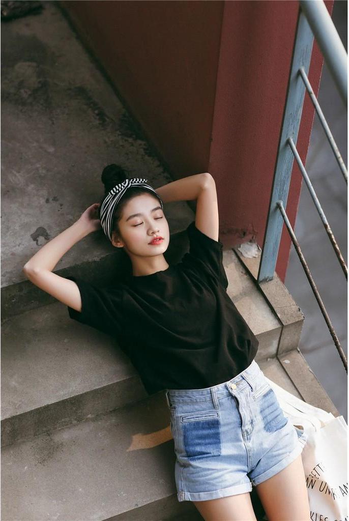 Áo thun nữ cổ trònform rộng tay lỡ chất vải 100%cotton