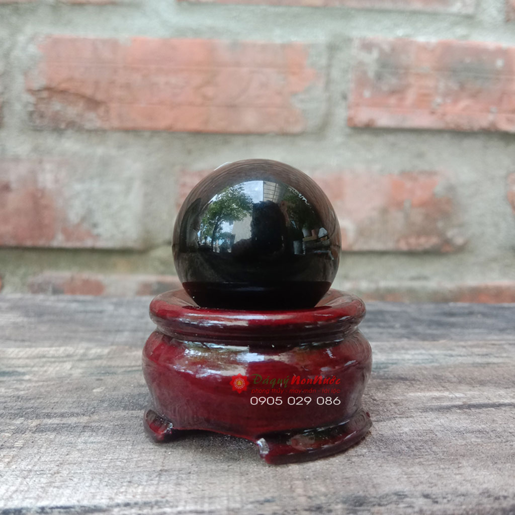 Quả cầu đá Obsidian năng lượng phong thủy màu đen 3cm