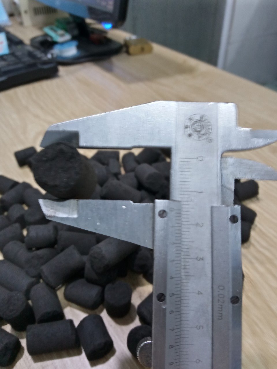 Than hoạt tính lọc khí dạng viên