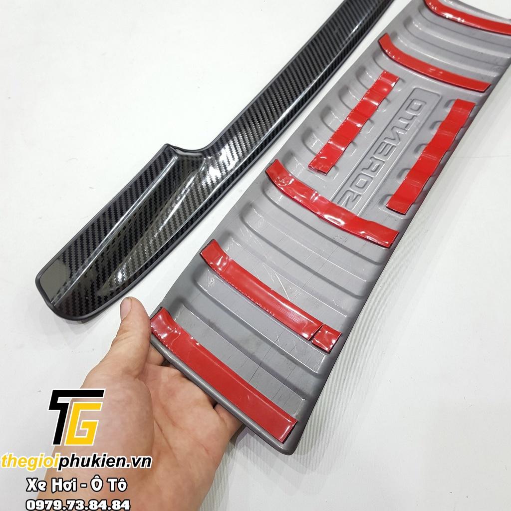Bộ sản phẩm ỐP BẬC CỐP VÀ BẬC CỬA vân Carbon xe  Kia Sorento 2021
