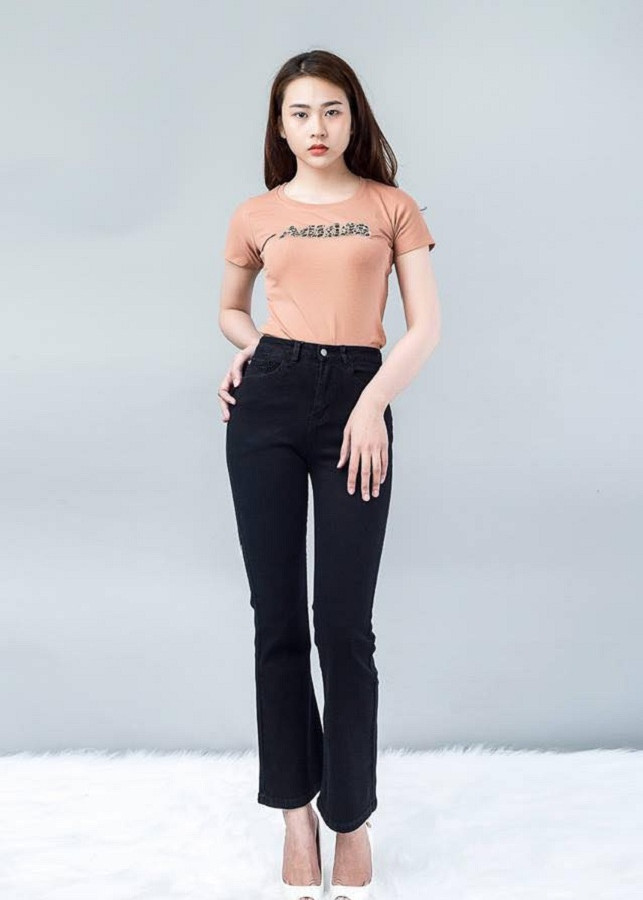 Quần Jean Nữ Ống Loe Dài Màu Đen