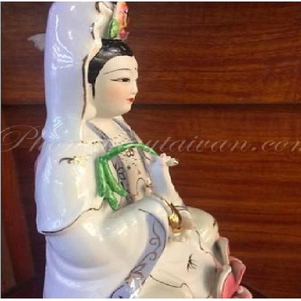 Tượng mẹ Quan Âm tọa sen 20*11cm-áo viền xanh