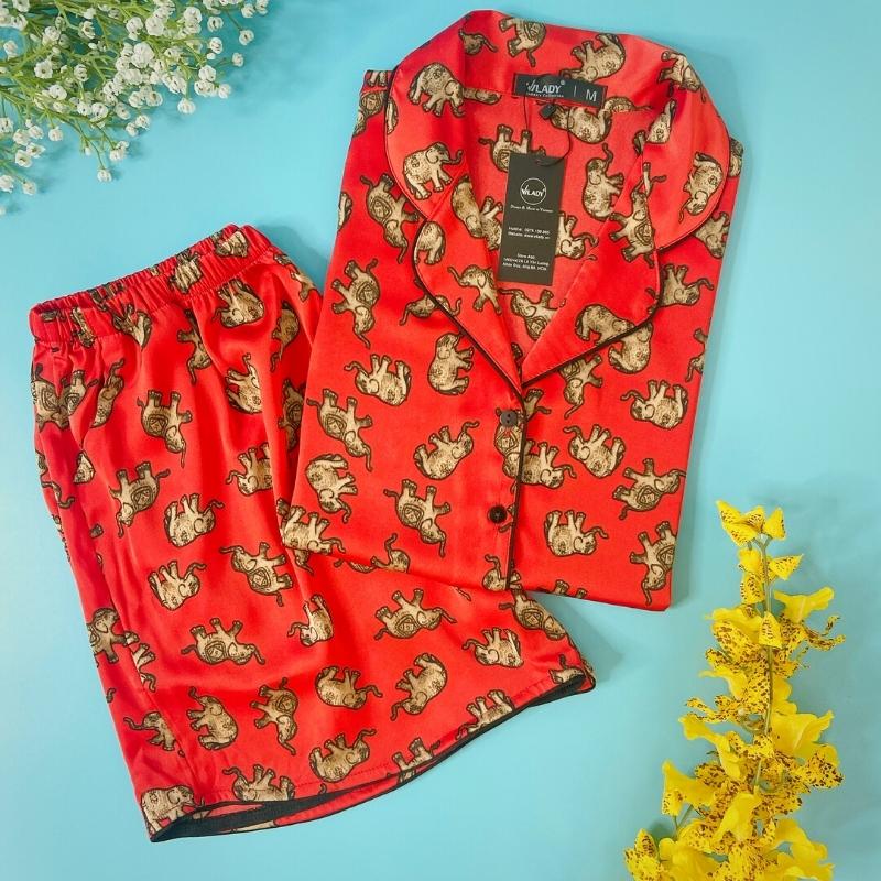 Đồ bộ pijama lụa, đồ mặc nhà nữ VILADY - B138 kiểu quần đùi tay cộc họa tiết con Voi siêu dễ thương, chất liệu lụa Pháp (lụa latin) - Màu đỏ