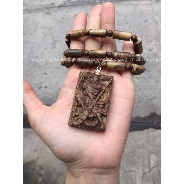 Vòng đeo cổ trầm hương tốc tự nhiên.