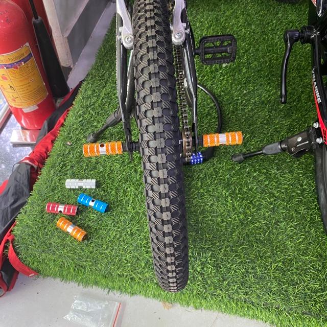 Giá để chân xe đạp bằng nhôm loại xịn lắp vừa các loại xe