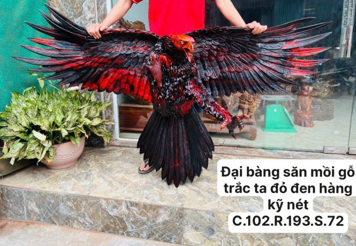 TƯỢNG CHIM ĐẠI BÀNG CHÚA TỂ BẦU TRỜI BẰNG GỖ TRẮC ĐỎ ĐEN