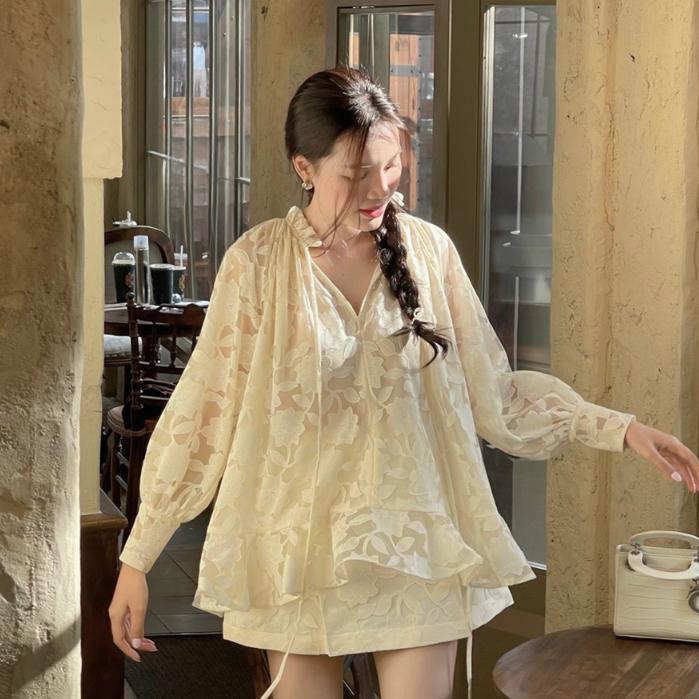 Set bộ nữ, áo ren hoa, chân váy chữ A phối áo ren tay bồng dài cực điệu Trendy Clothing