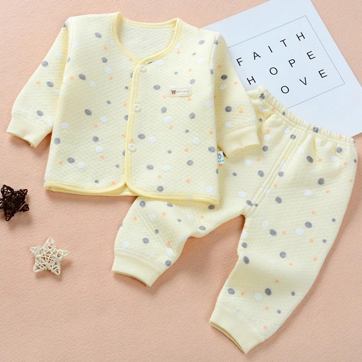 Bộ quần áo trần bông dài tay mẫu mới nhất, màu sắc và họa tiết vô cùng dễ thương cho bé yêu