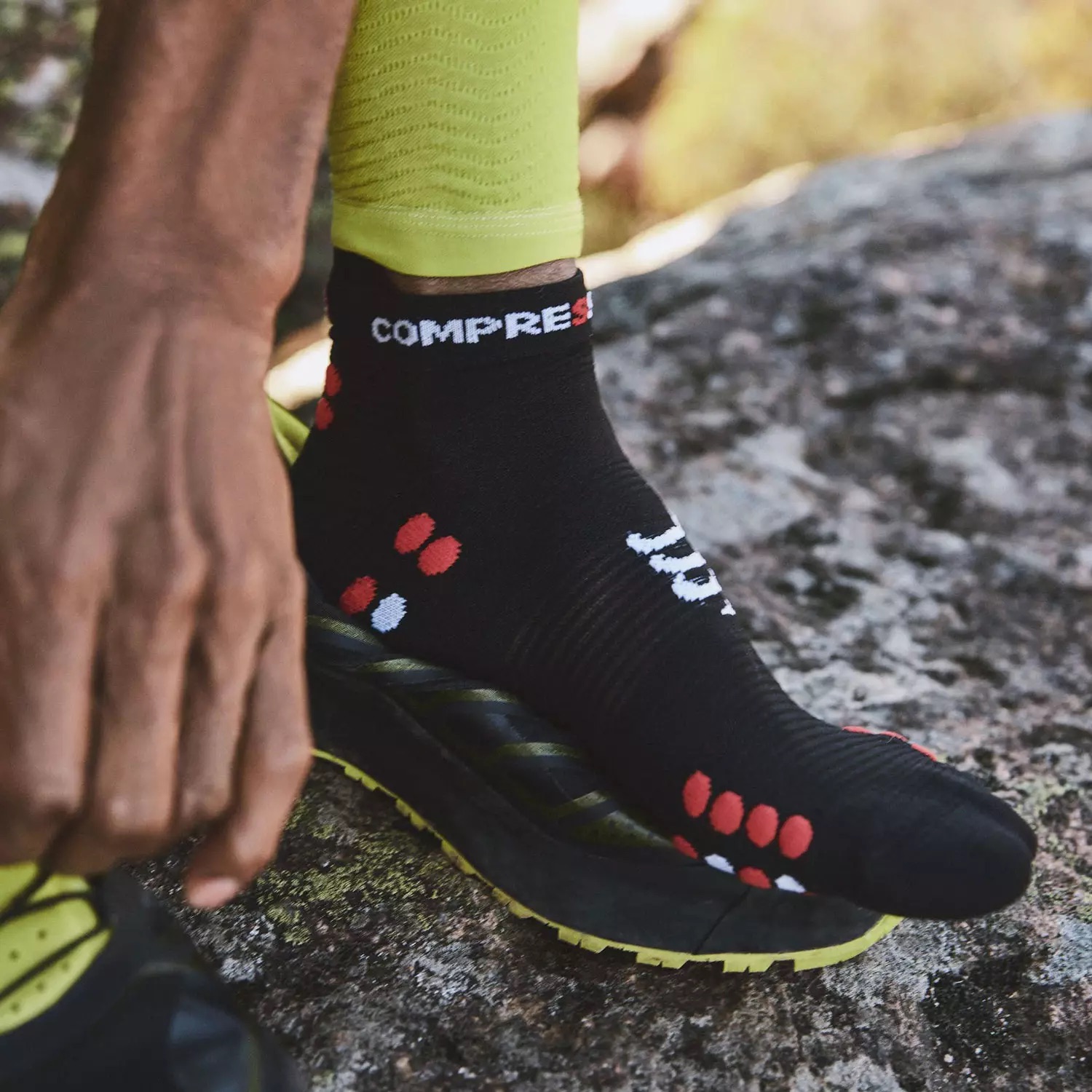 Vớ chạy bộ Compressport Pro Racing Socks V4.0 – Run Low - Màu đen