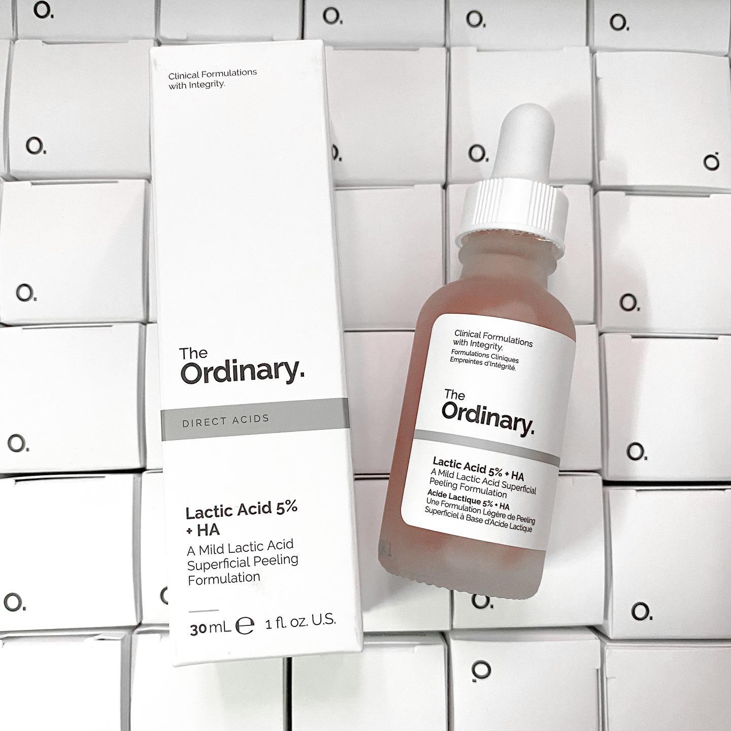 Serum tẩy da chết hóa học The Ordinary Lactic Acid 5%+ HA(Tặng hộp phấn mắt lameila màu ngẫu nhiên)