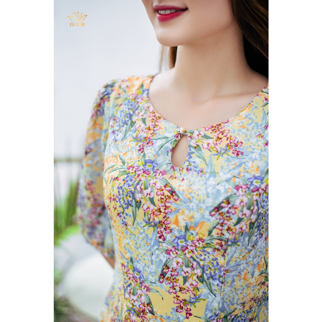 Đầm xoè thời trang trung niên TTV1136 TTV Store cổ tròn tay lỡ thiết kế Vàng hoa xanh sang trọng